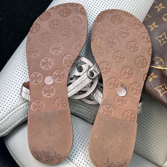 Tory Burch flip flop sandal - Picture 2 of 4